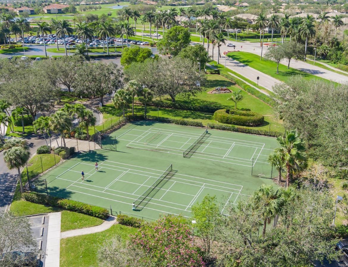 Lely Greenlinks Top Floor - On Golf Course, Minutes From Beaches, Downtown! Нейплс Экстерьер фото